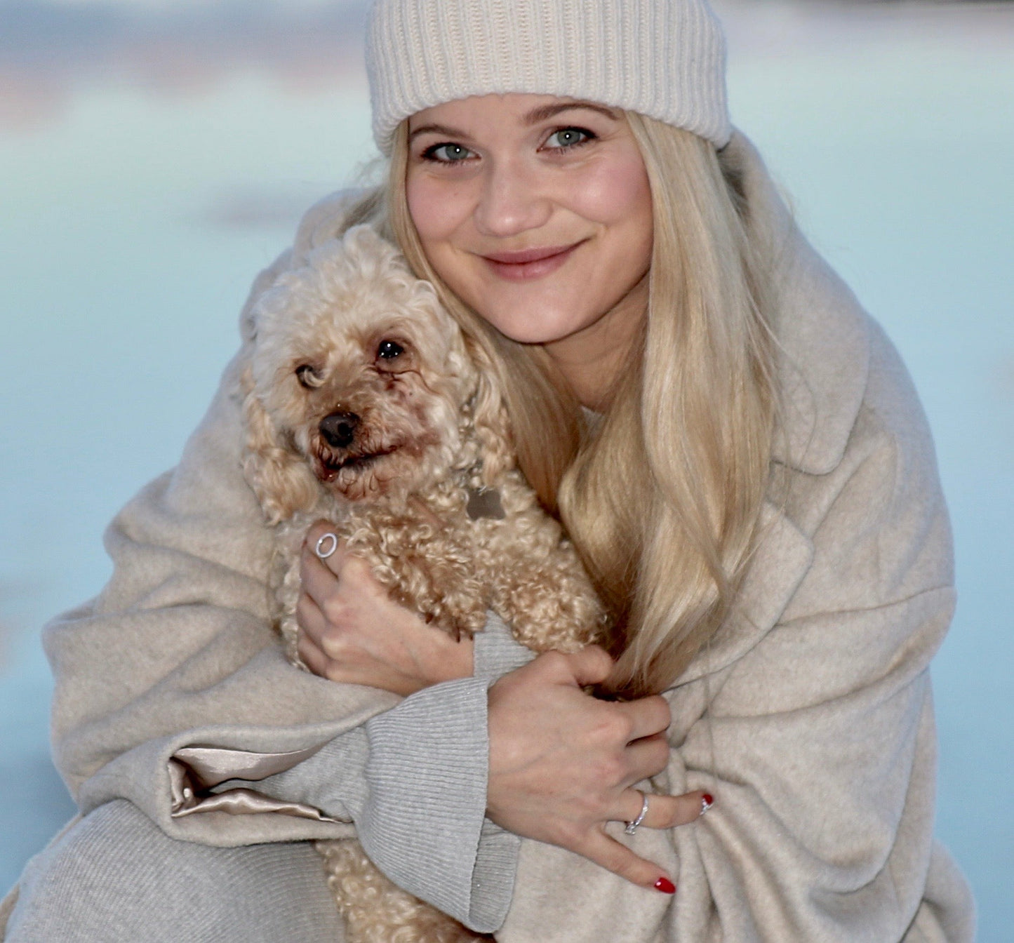Hund gjord av sötvattenspärlor och förgyllt silver