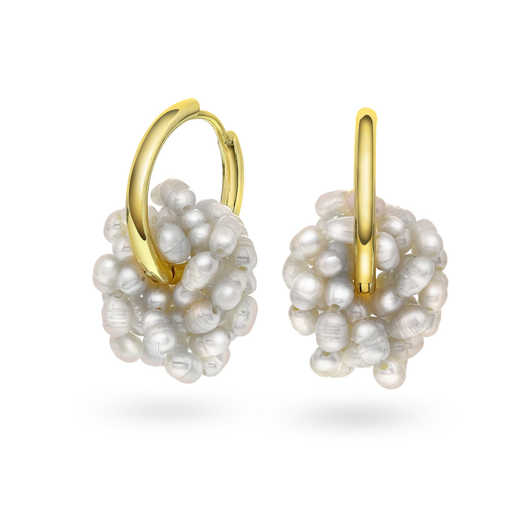 Örhängen i förgyllt silver med sötvattenspärlor