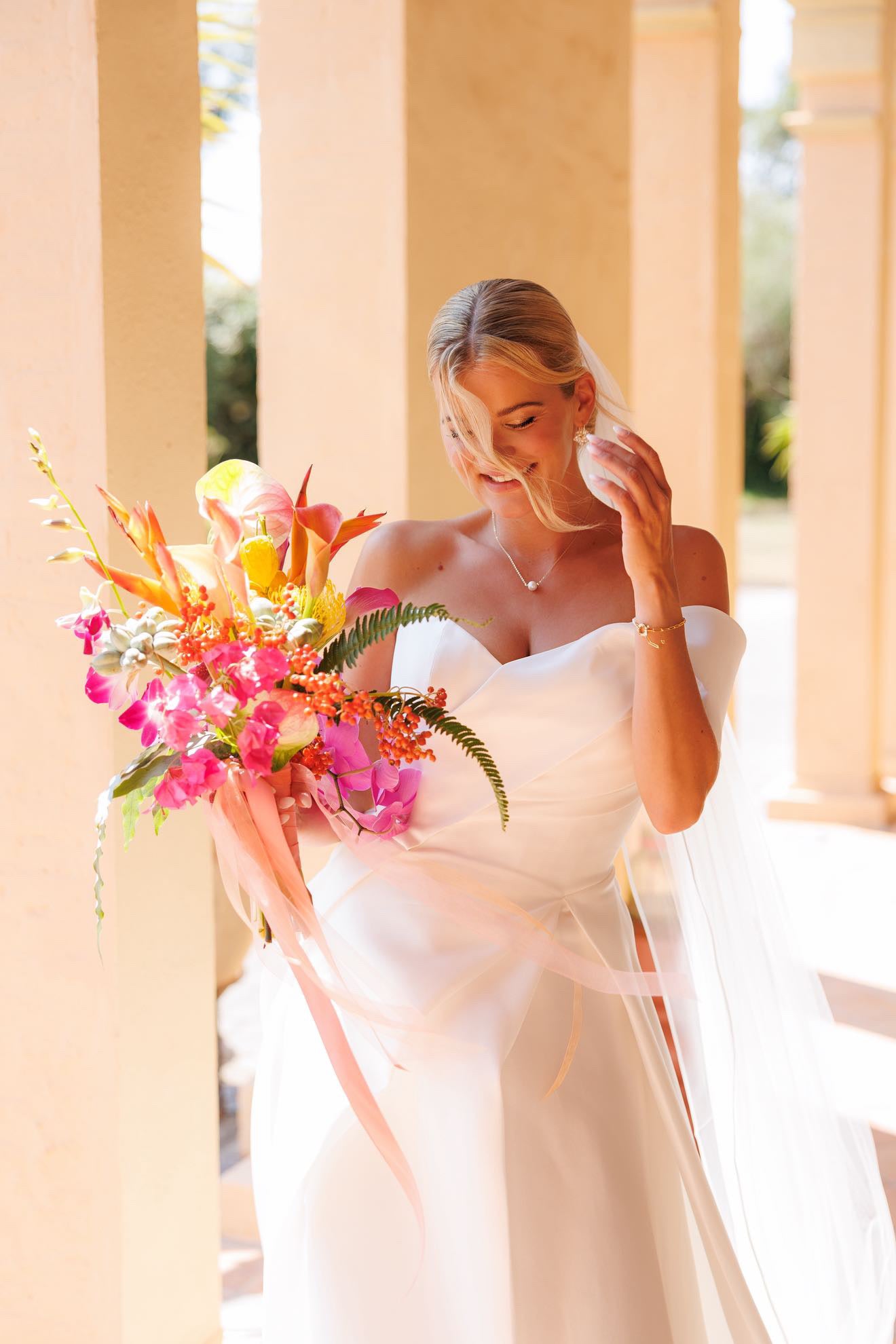 Förgyllda silversmycken med pärla