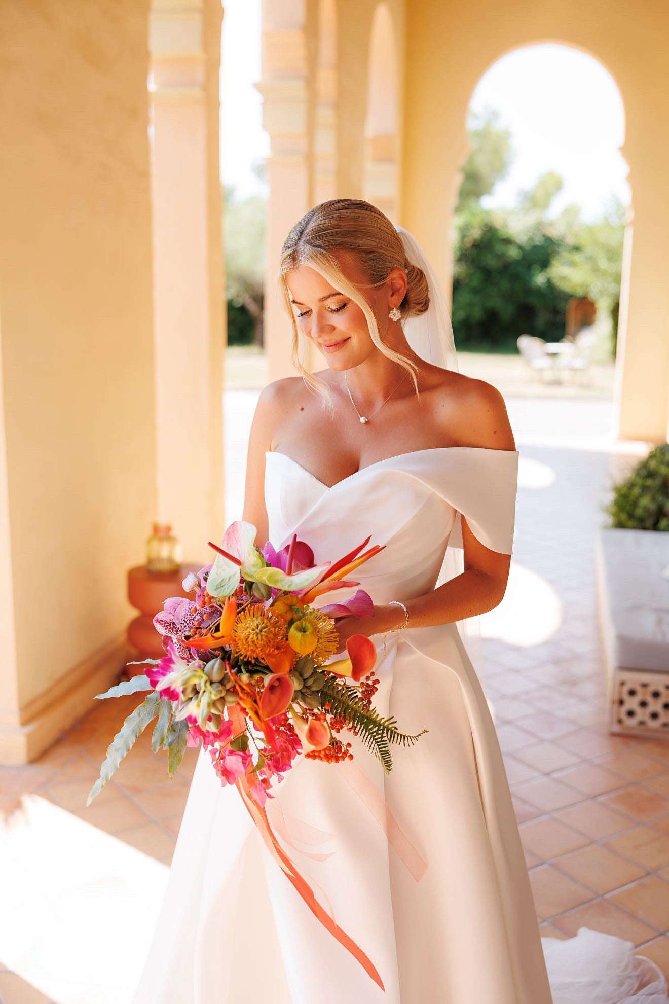 Förgyllda silversmycken med pärla