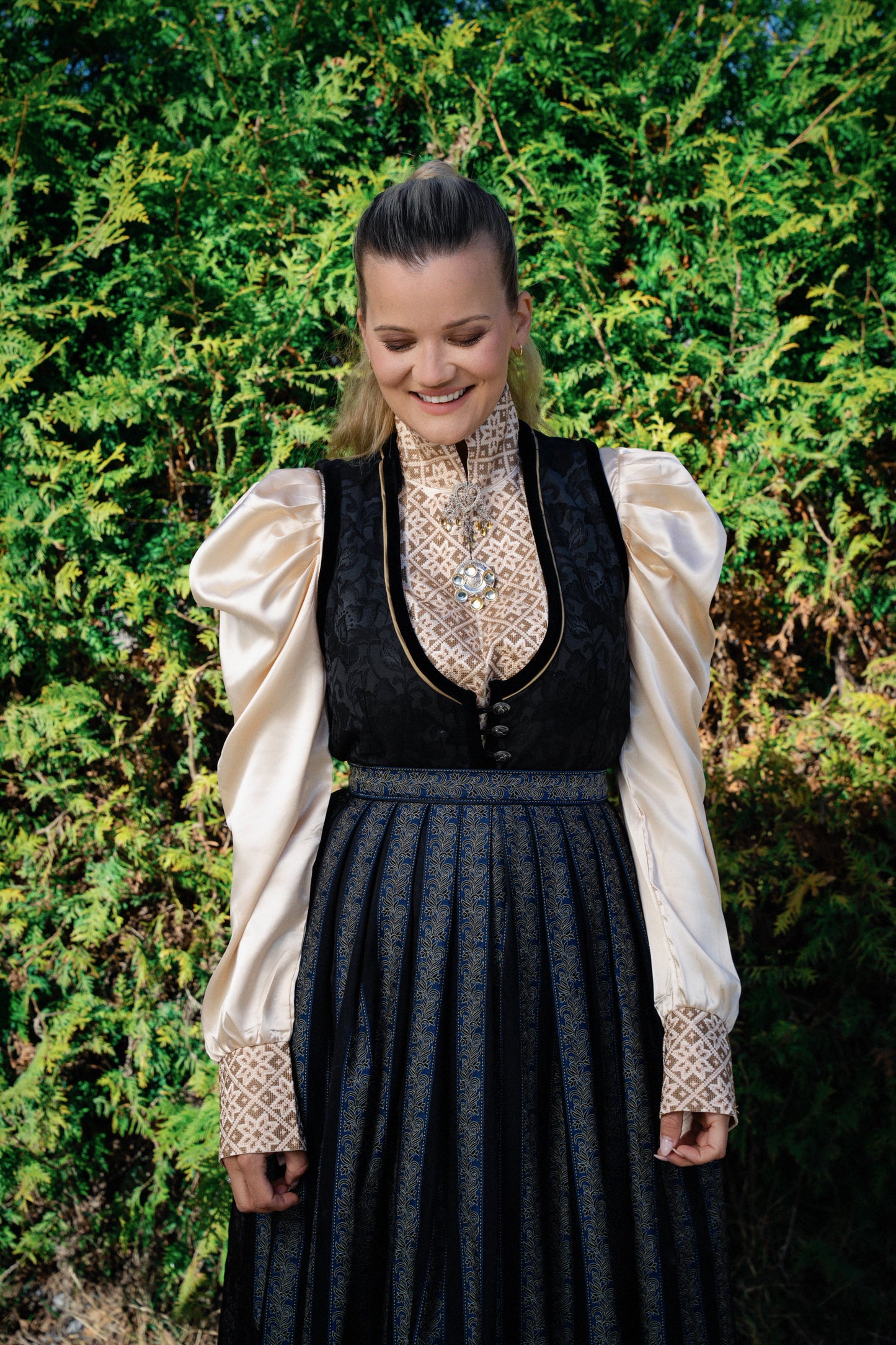 Drömblusen champagne siden