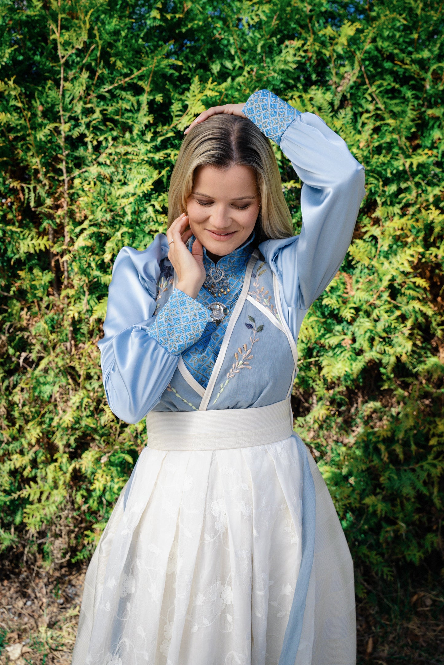 Drömblusen ljusblå siden